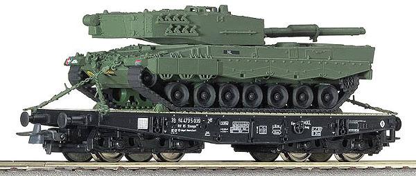 Heavy duty Flat car with tank "Leopard" 2A4 of Dutch Army<br /><a href='images/pictures/Roco/66391.jpg' target='_blank'>Full size image</a>